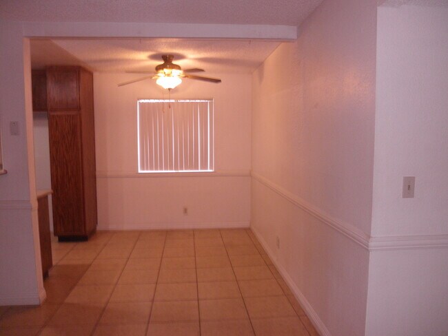 Foto del edificio - 1250 S Brookhurst St