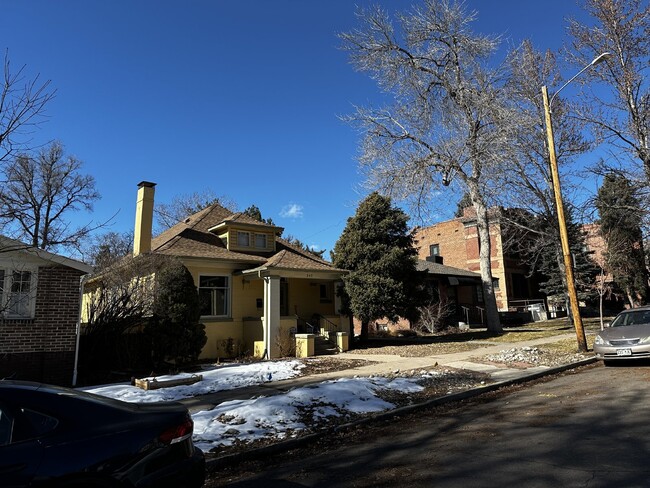 Building Photo - Charming Home in the Country Club Neighborhood!