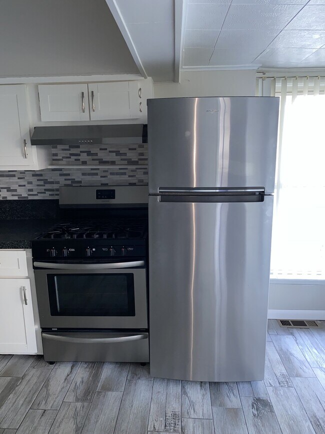 Foto del edificio - 241 E 9th St