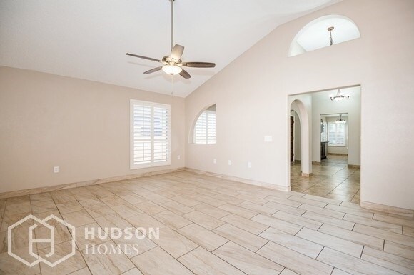 Building Photo - NOW AVAILABLE! - 522 E Rimrock Dr, Phoenix...