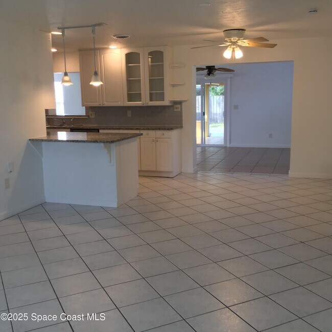 Foto del edificio - 2360 Warwick Rd