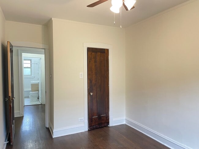 Building Photo - Large One Bedroom in Andersonville