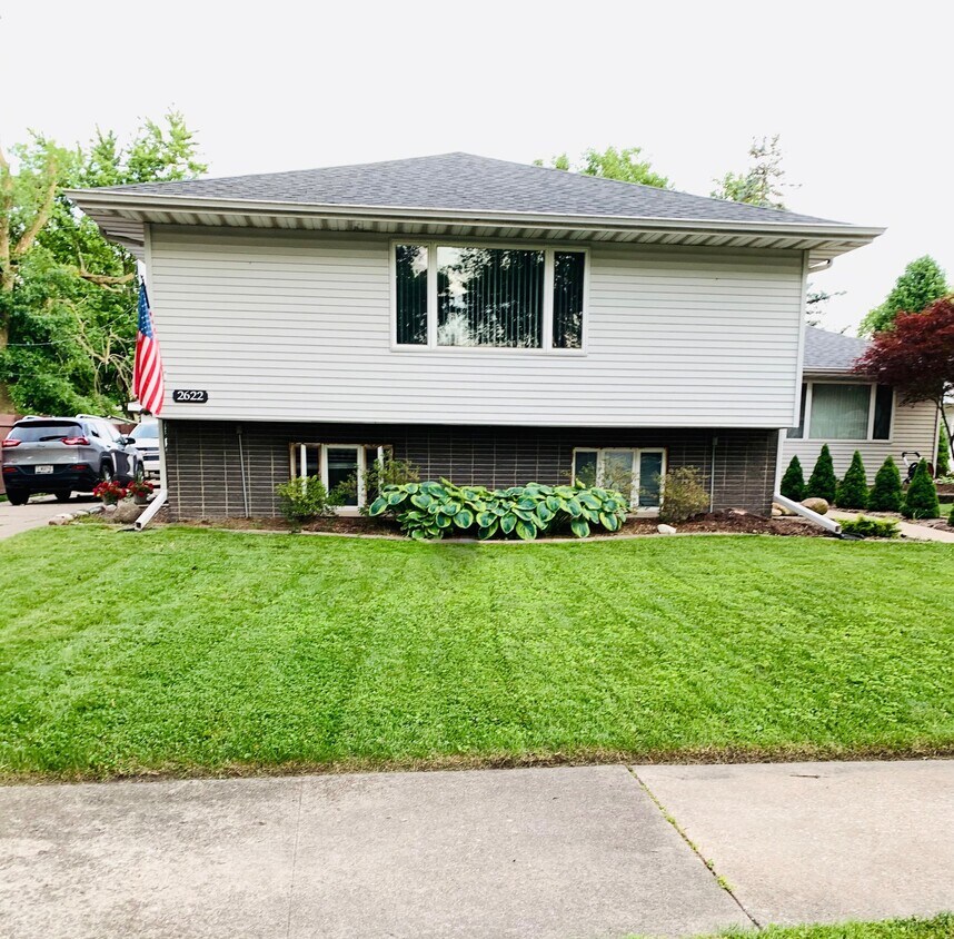 2622 40th St, Highland, IN 46322 House for Rent in Highland, IN