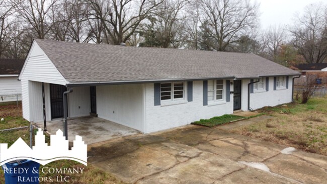 Building Photo - 616 N Roselawn Dr