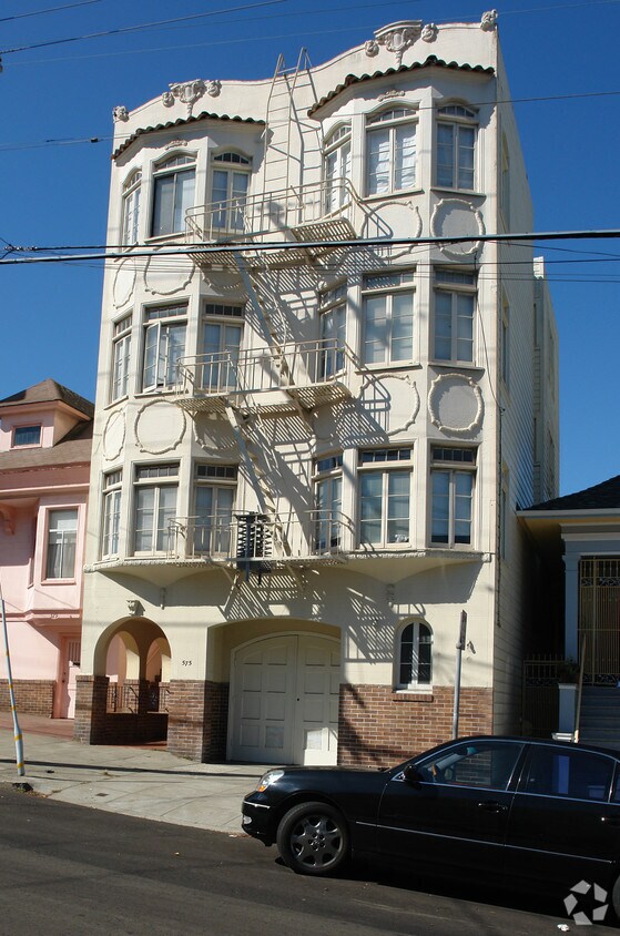 Primary Photo - 575 12th Ave