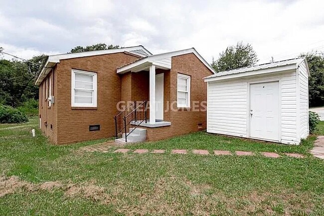 Building Photo - 409 Emma St