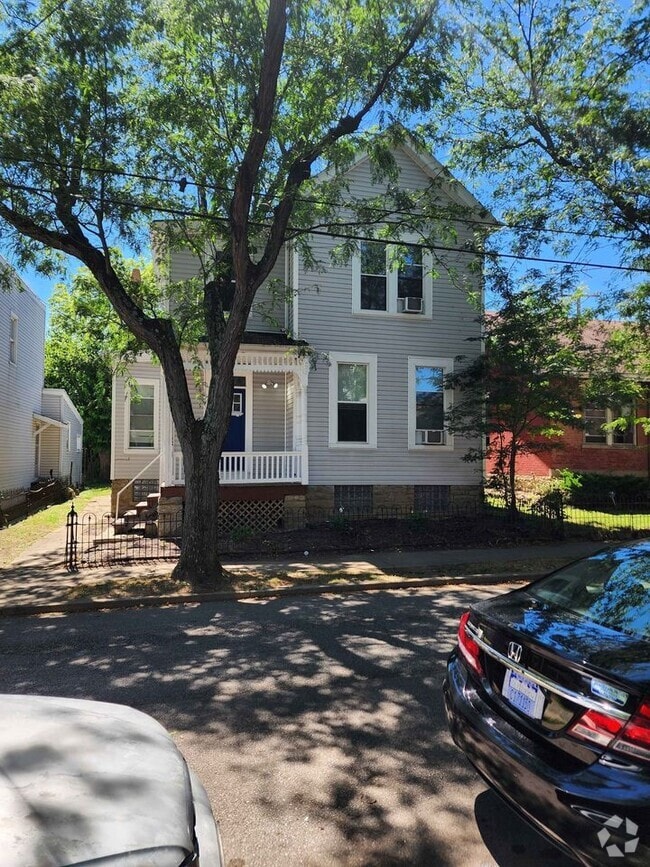 Building Photo - 1605 Banklick St