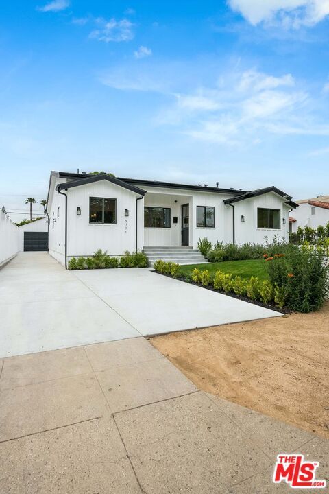 Building Photo - 5537 Sunnyslope Ave