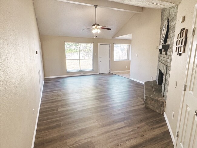 Foto del edificio - 15822 Baybriar Dr