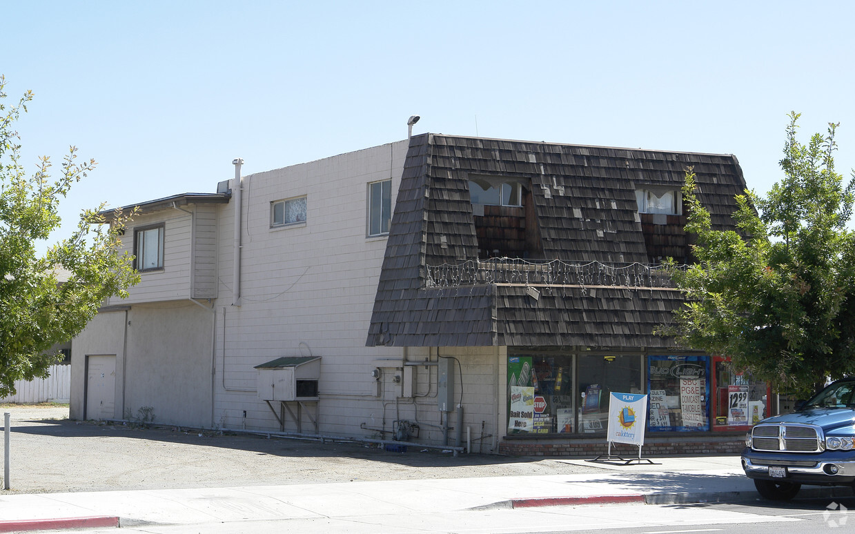 Primary Photo - 133-135 Parker Ave