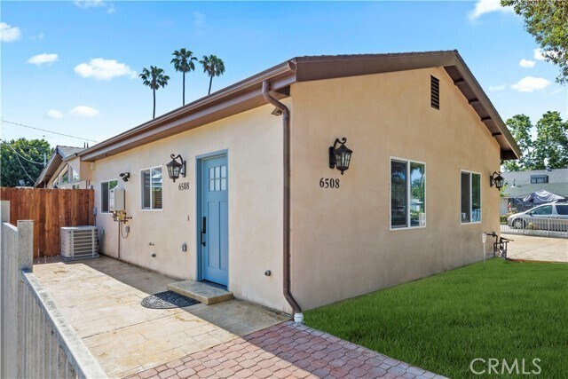 Foto principal - 6508 Oakdale Ave