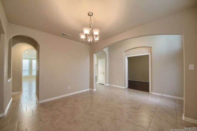 Foto del edificio - NOW OFFERING 50% OFF 1ST MONTH'S RENT!