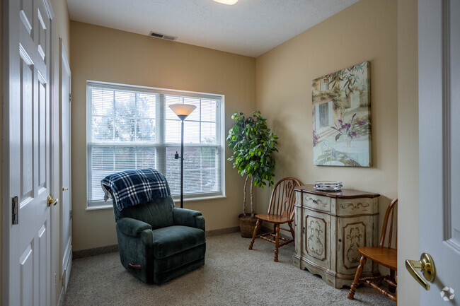 2BD, 1BA - 813SF - Sprenger Towne Center Senior Apartments