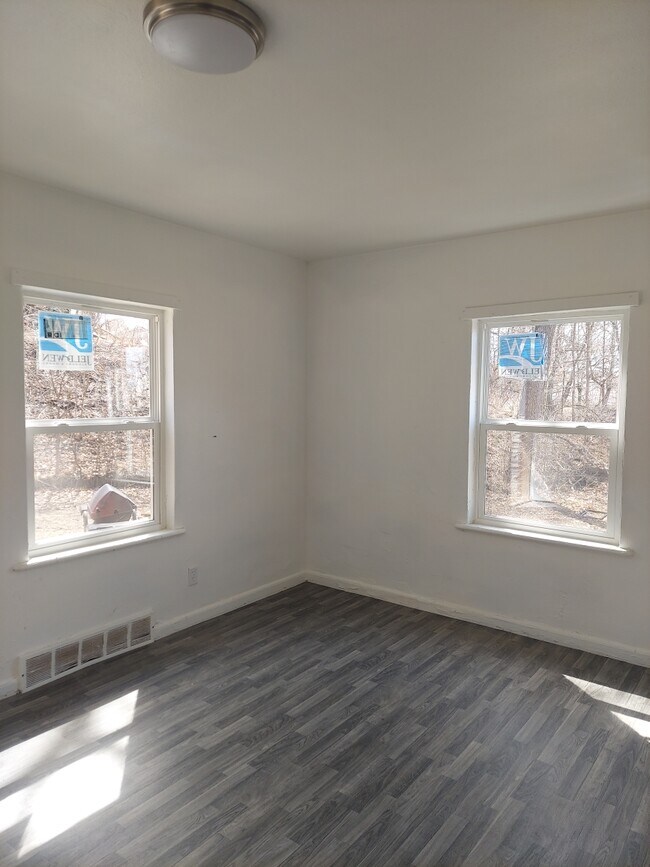 Building Photo - 626 Bancroft St