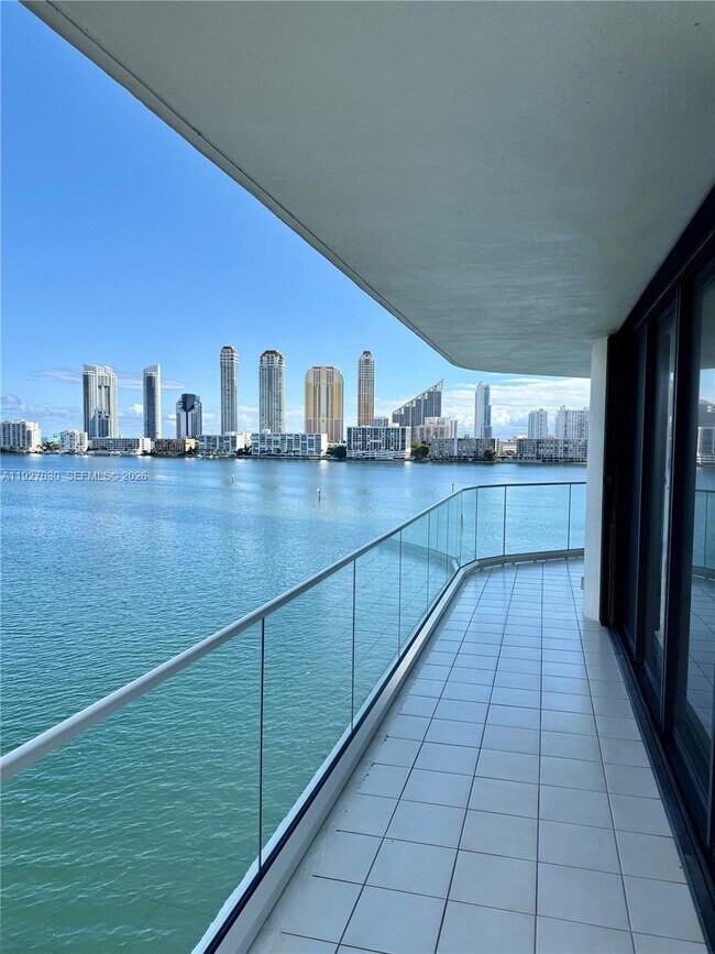 Building Photo - 2800 Island Blvd