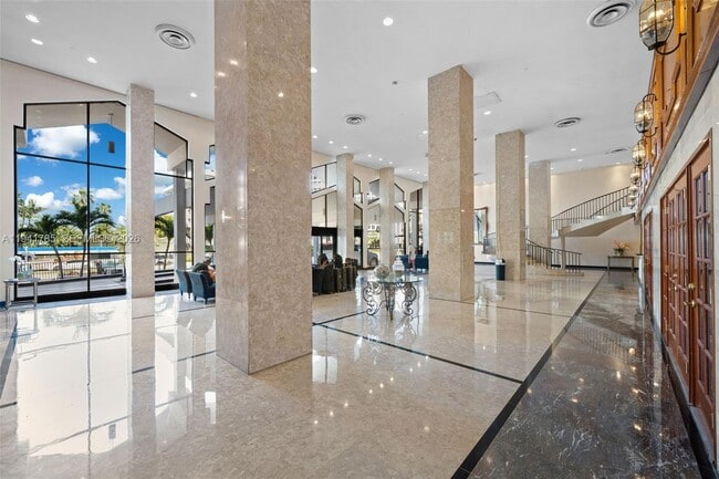 Foto del edificio - 5601 Collins Ave