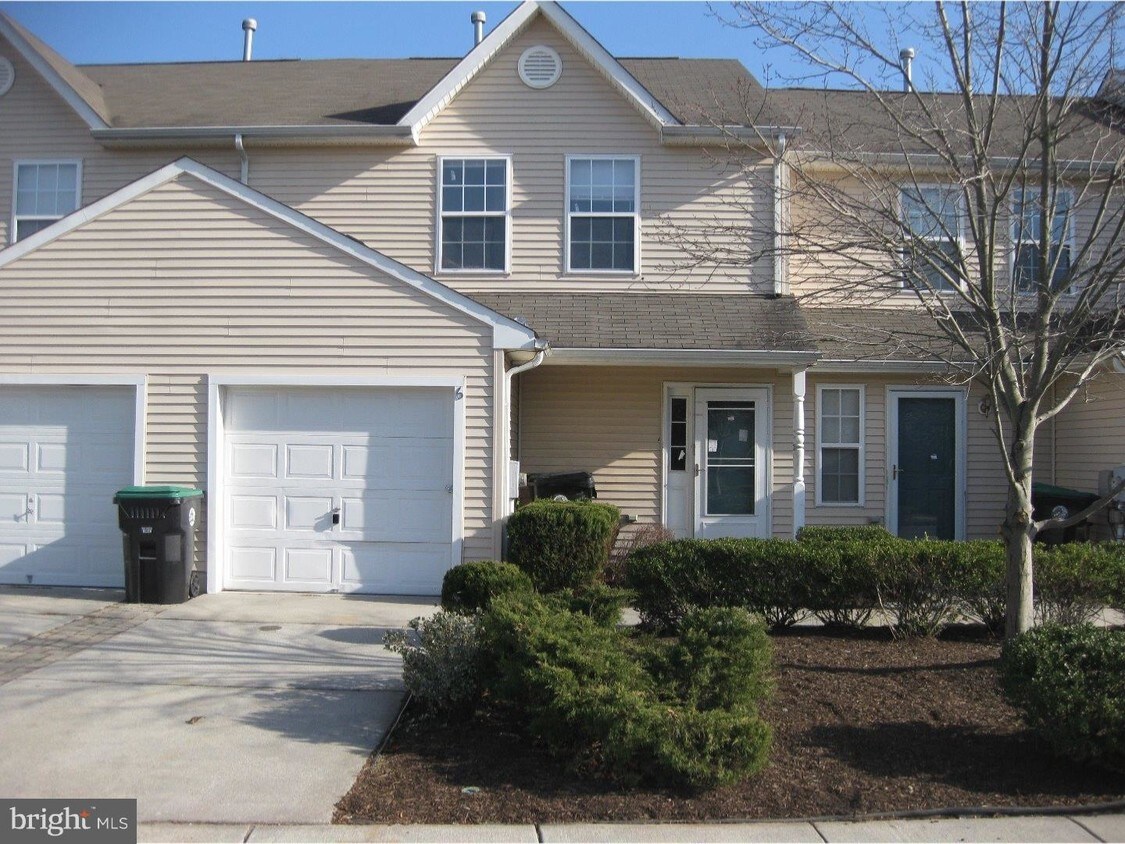 Primary Photo - 6 Meadow Rue Ln