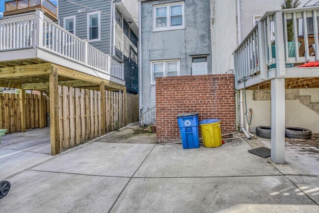 Foto del edificio - 2324 E Baltimore St