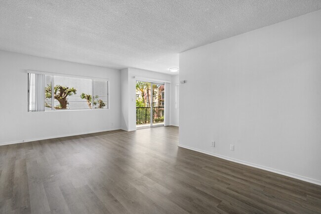 Building Photo - 1236 McClellan Dr