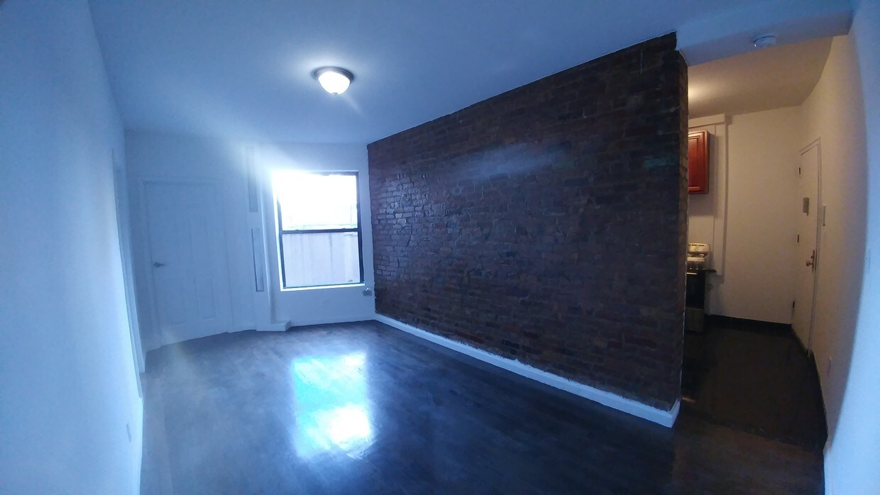 Primary Photo - 304 E 62nd St