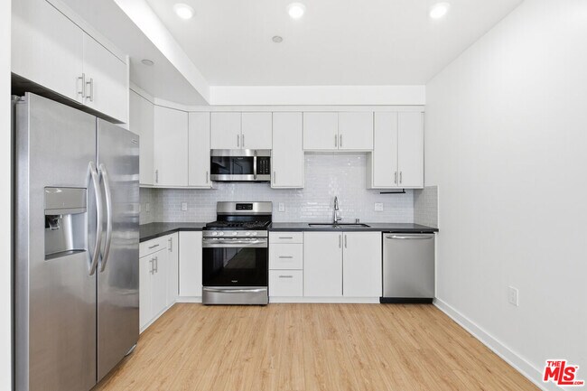 Foto del edificio - 11408 W Sarah St