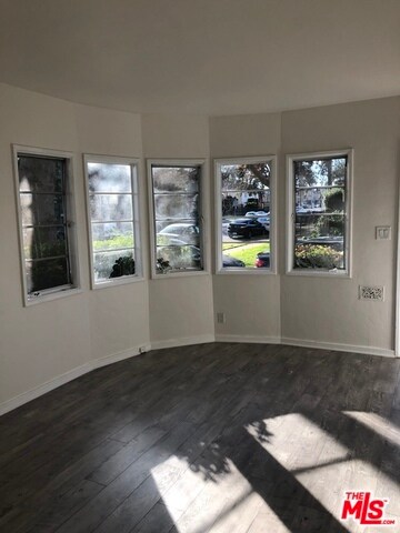 Foto del edificio - 10913 Moorpark St