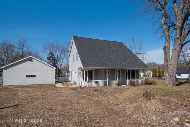 Building Photo - 3303 Eastway Dr