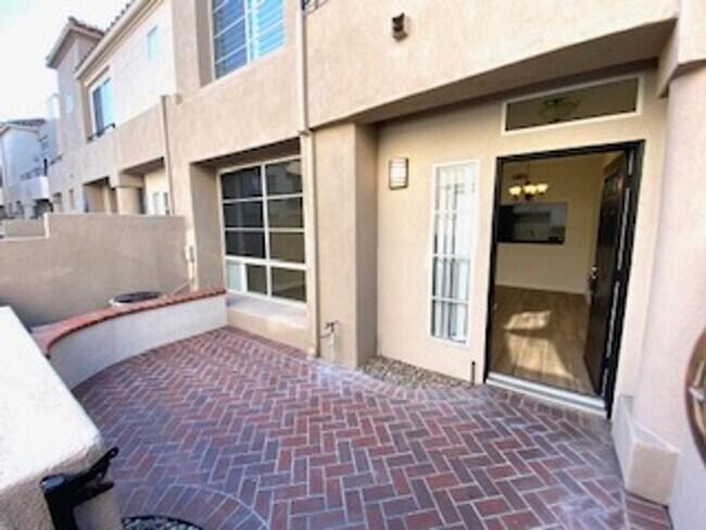 Foto del edificio - *Coming Soon!*  Remodeled 3 bedroom townho...