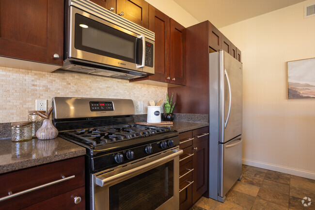 1 habitación, 1 baño - 1062 pies cuadrados - Cocina - The Residences at Toscana Park