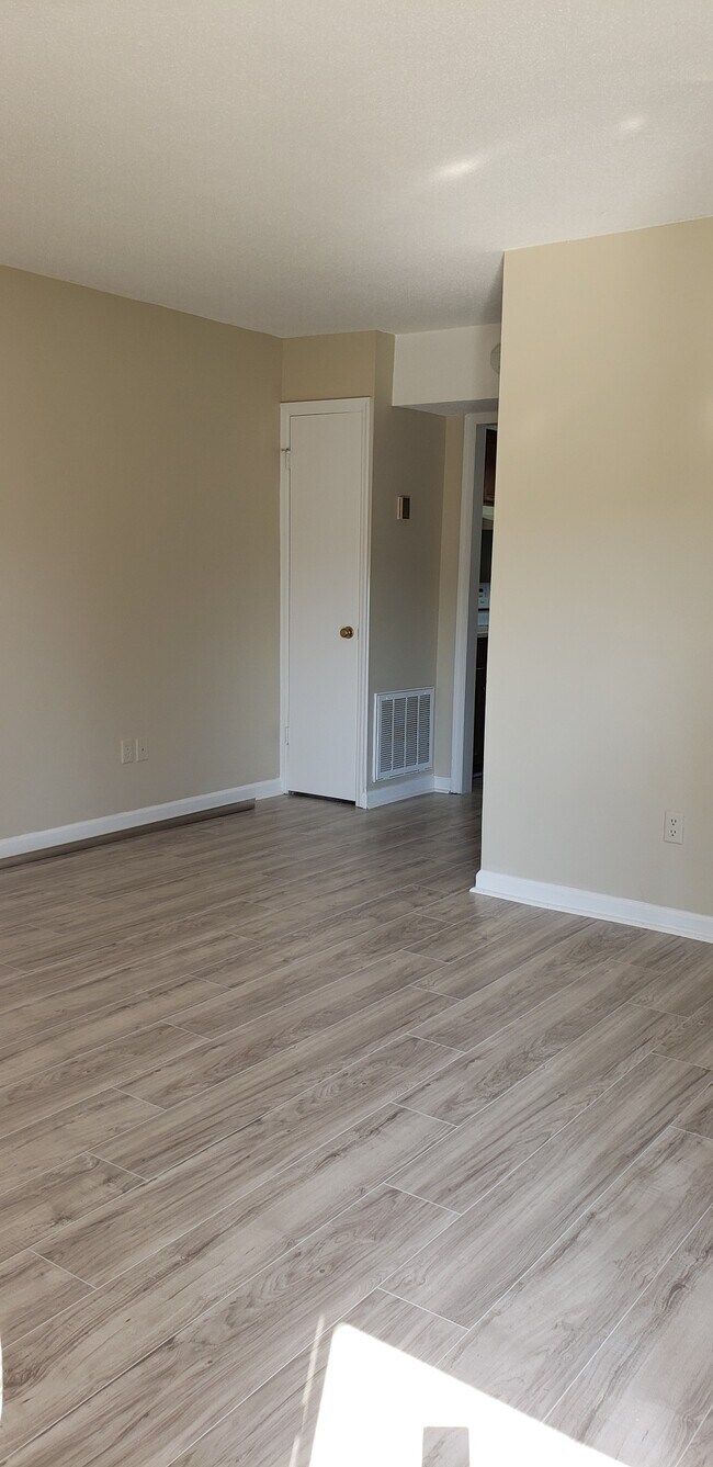 Building Photo - 6369 Plantation Dr