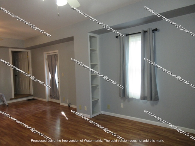 Building Photo - 206 W Poplar St
