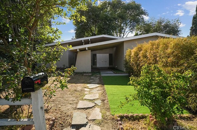 Foto del edificio - 8763 Lurline Ave