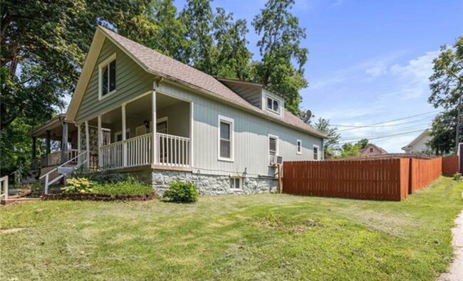 Foto del edificio - 6231 E 9th St