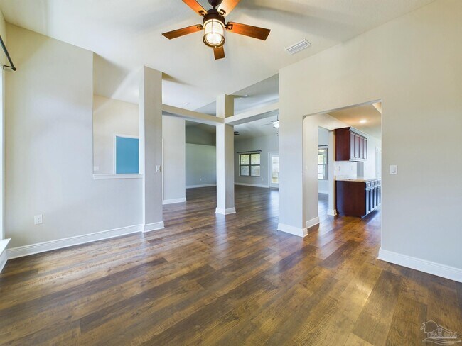 Foto del edificio - 5726 Marigold Loop