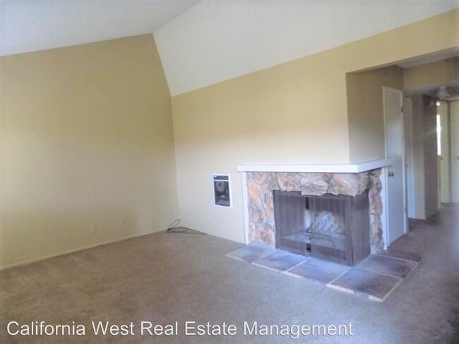 Building Photo - 2 br, 1 bath Apartment - 200 SAN LUIS ST.