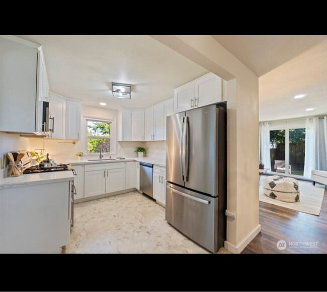Building Photo - 6410 Cypress St