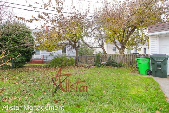 Foto del edificio - 2 br, 1 bath House - 20460 Lakeshore Blvd