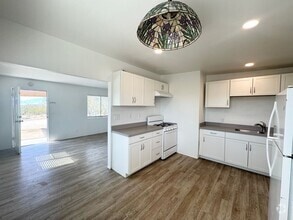 Building Photo - 10722 Juniper Ave