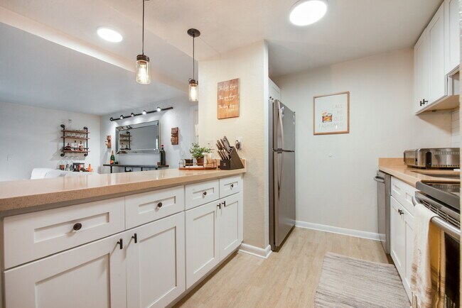 Building Photo - 8950 SW 69th Ct