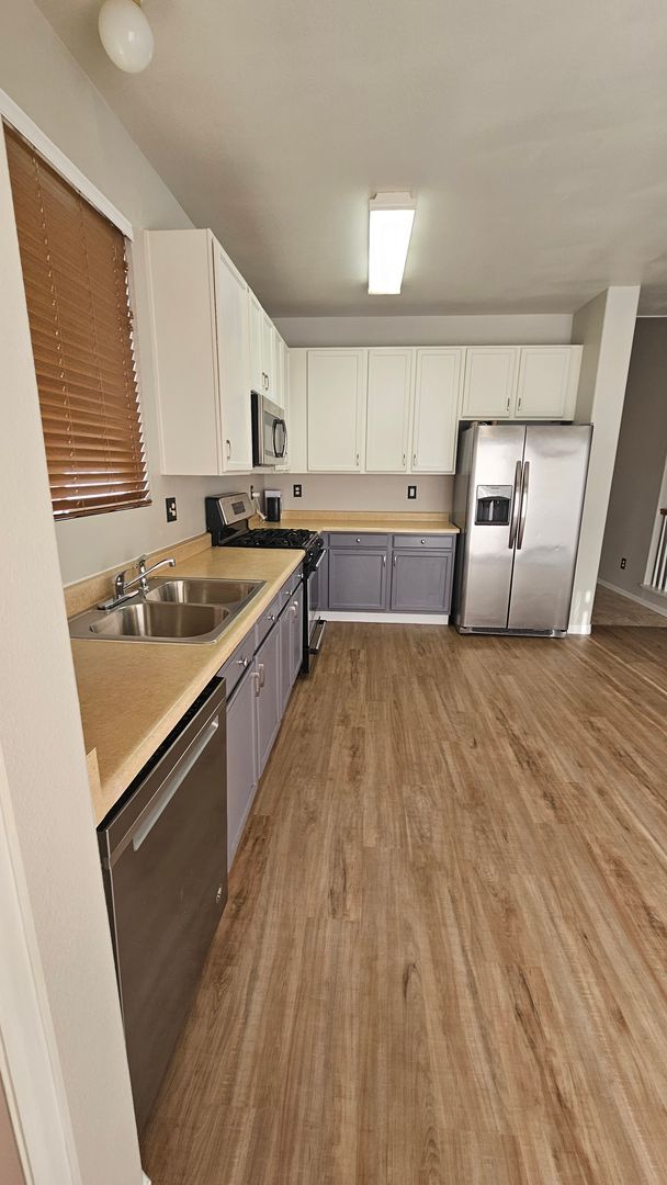 Foto del edificio - $2700 | 4BR/2.5BA | Pet Friendly House wit...