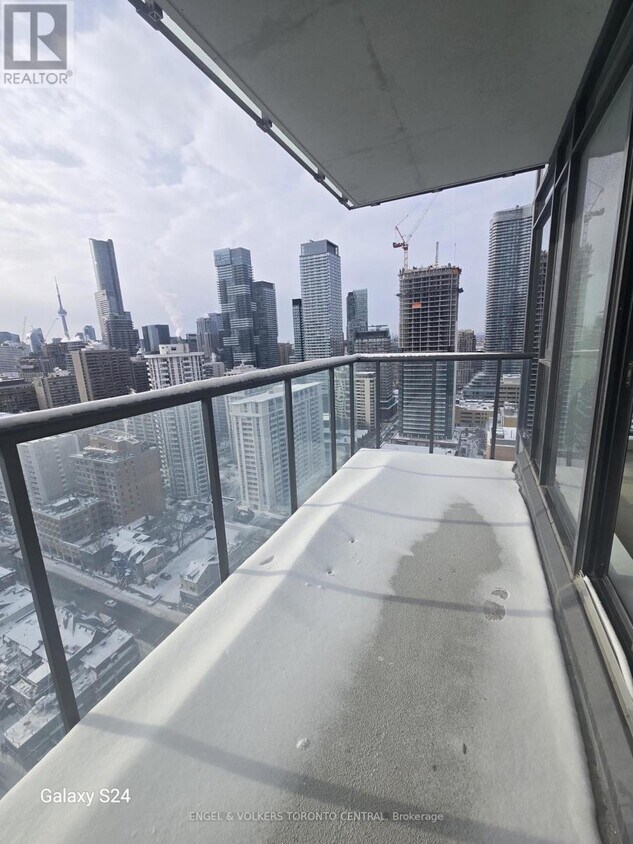 Building Photo - 81 Wellesley St E