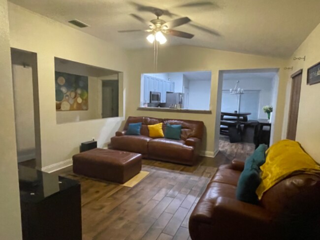 Foto del edificio - 5221 Mango Fruit St