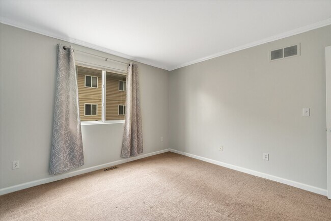 Foto del edificio - 662 Lydia Ln