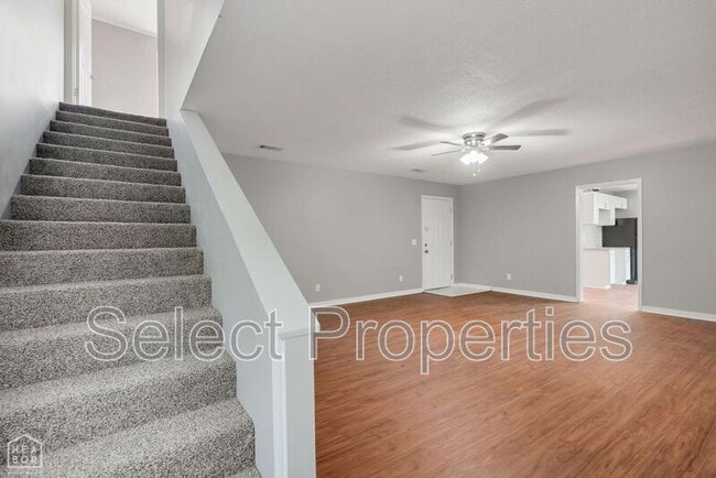 Building Photo - 722 Kitchen St