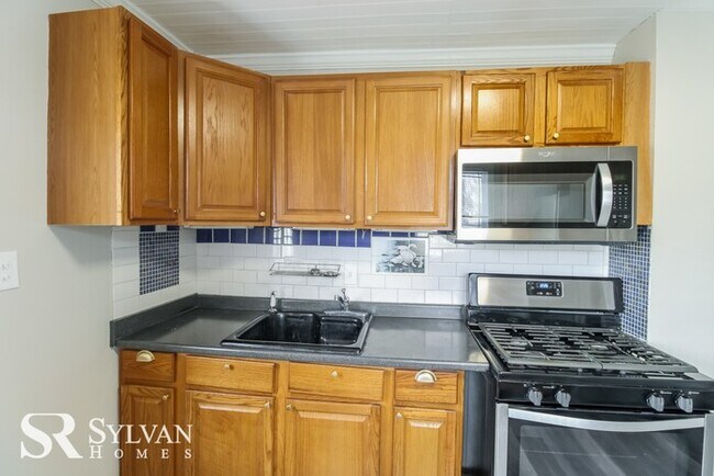 Building Photo - 4BR, 1.5BA Cape Cod