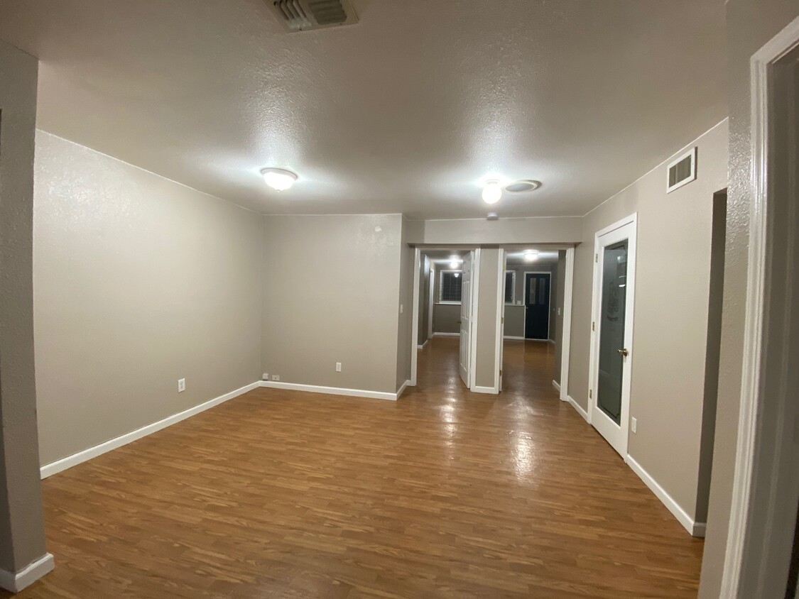 Living/Dining - 1008 Tennessee St