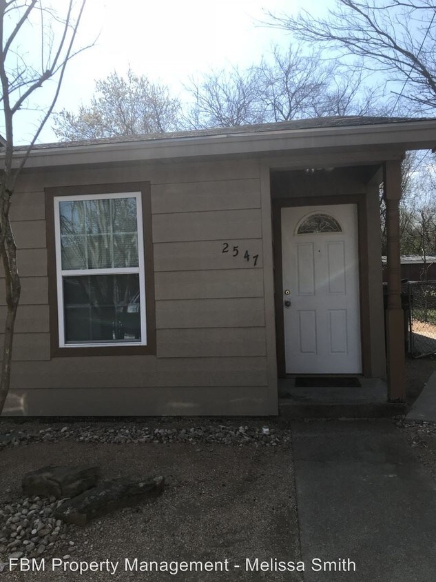Foto principal - 2547-2547 W Sycamore Ave