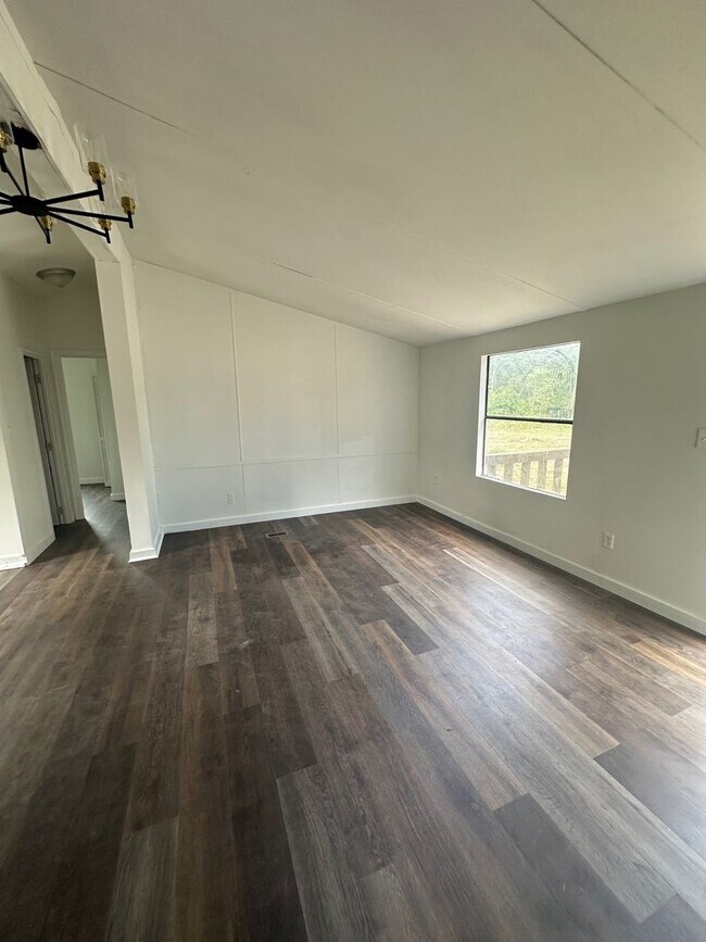Foto del edificio - Recently Remodeled 3 Bed 2 Bath Home off O...
