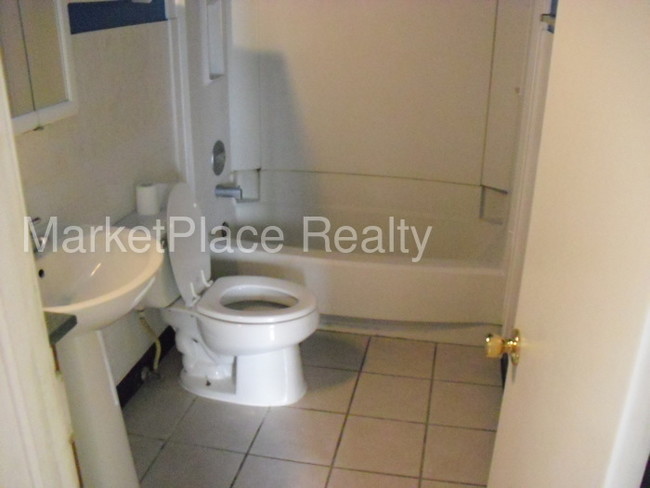 Building Photo - Duplex for rent - Commerce City