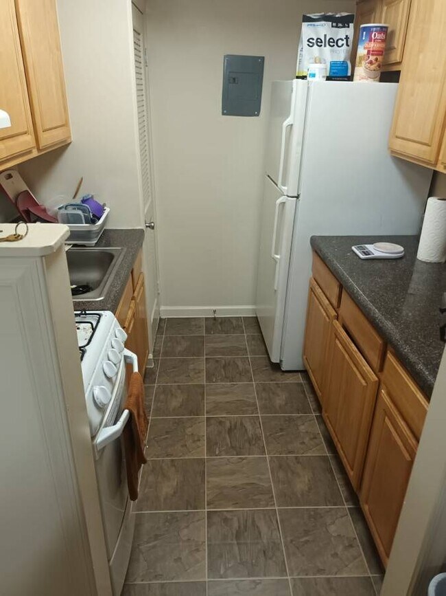 Kitchen - 7931 Riggs Rd
